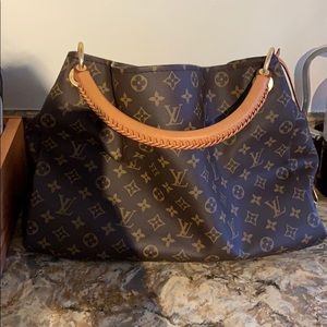 Authentic Louis Vuitton Monogram Artsy bag